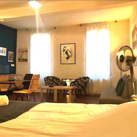 Appartement Grand Studio Rue du Panier à Marseille Extérieur photo